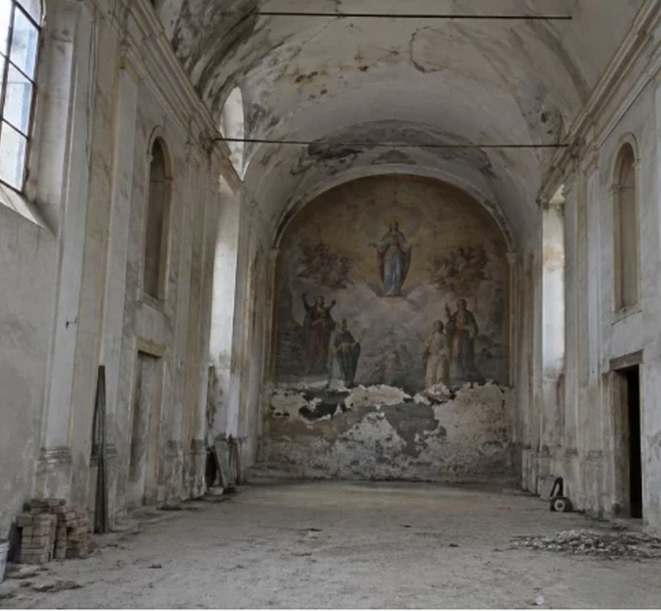 La navata e l’affresco · scenario iniziale